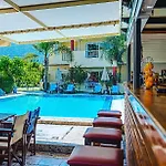 Aparthotel Oscar & 4*