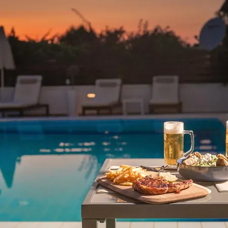 Oscar Villa&studios Apartahotel 4*